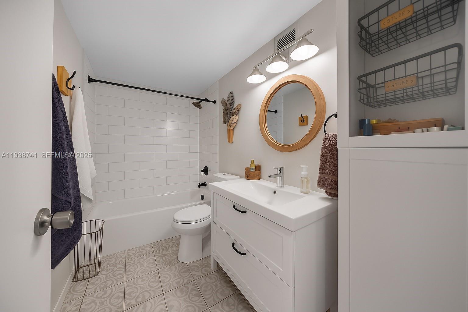 HALLMARK OF HOLLYWOOD CON - Residential