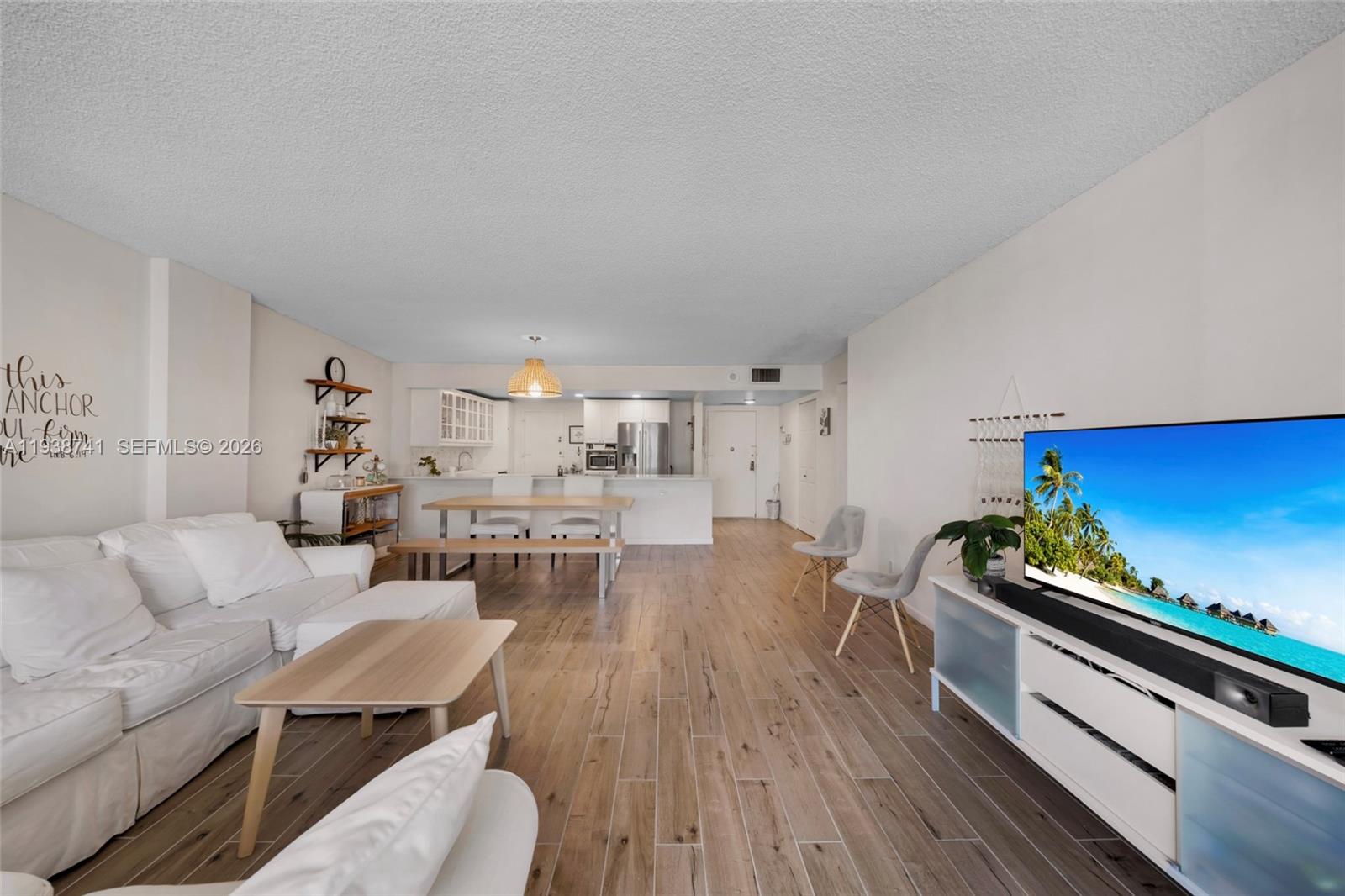 HALLMARK OF HOLLYWOOD CON - Residential