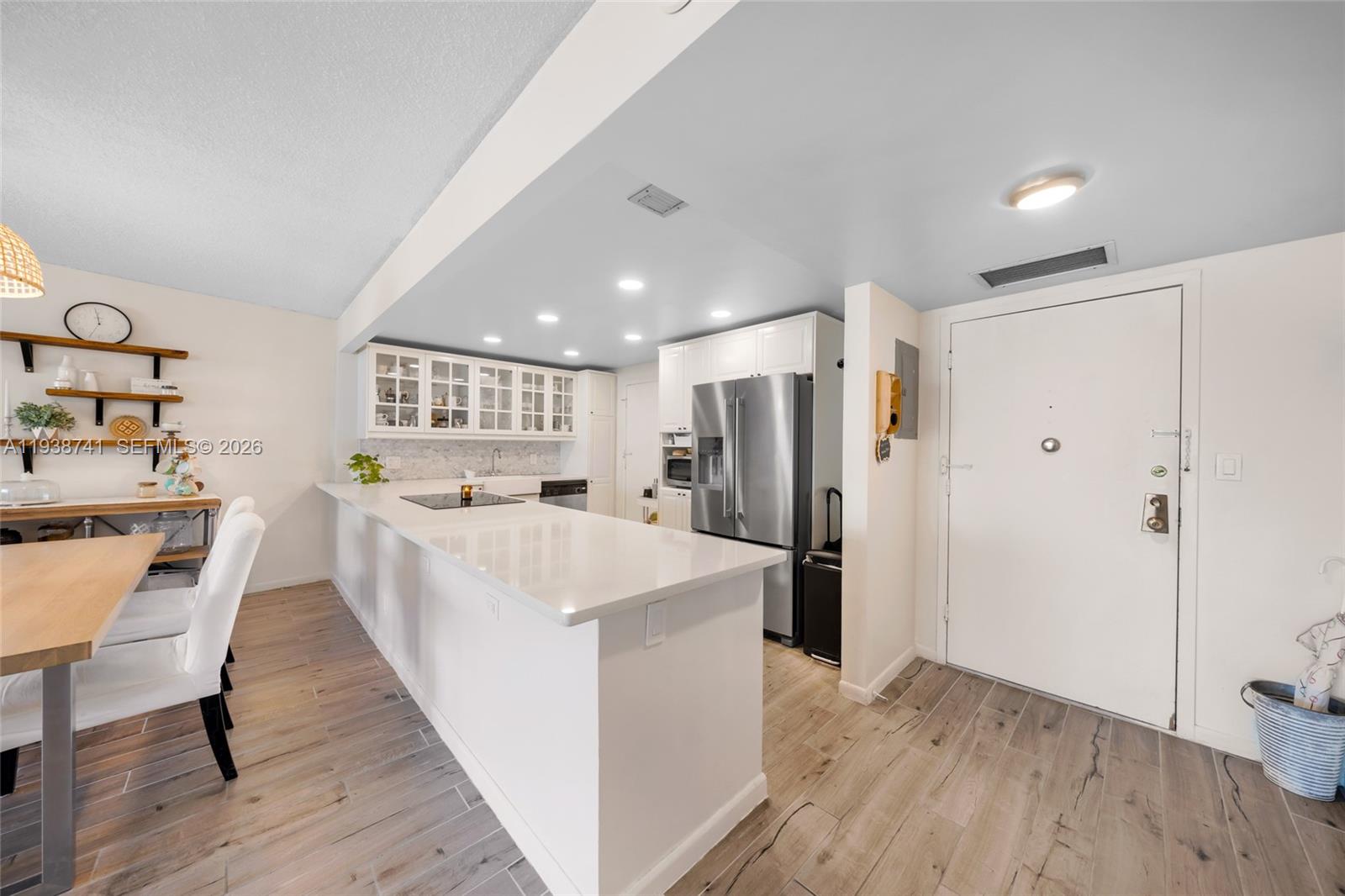 HALLMARK OF HOLLYWOOD CON - Residential