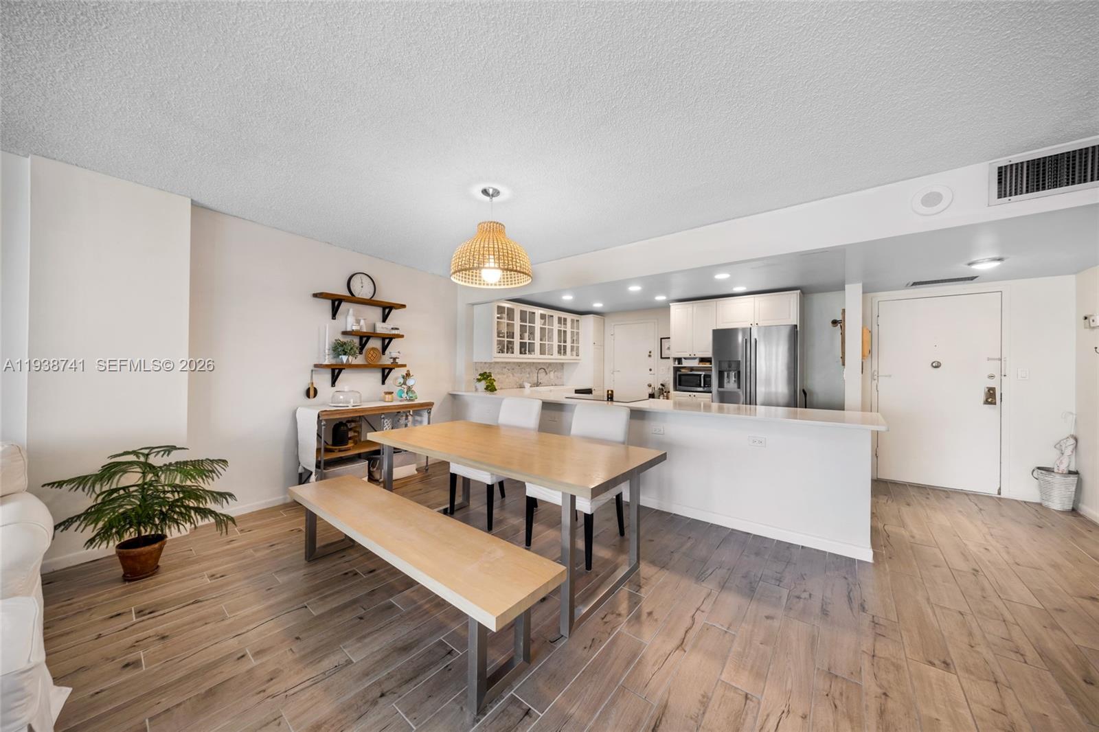 HALLMARK OF HOLLYWOOD CON - Residential