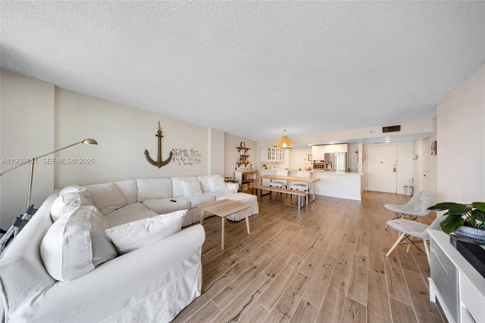 HALLMARK OF HOLLYWOOD CON - Residential