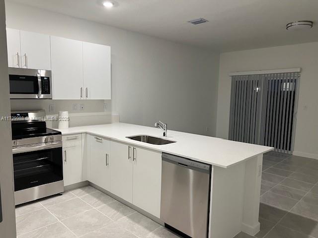Rental Property at 2878 Se 26 Ter 2878, Homestead, Miami-Dade County, Florida - Bedrooms: 3 
Bathrooms: 3  - $2,500 MO.