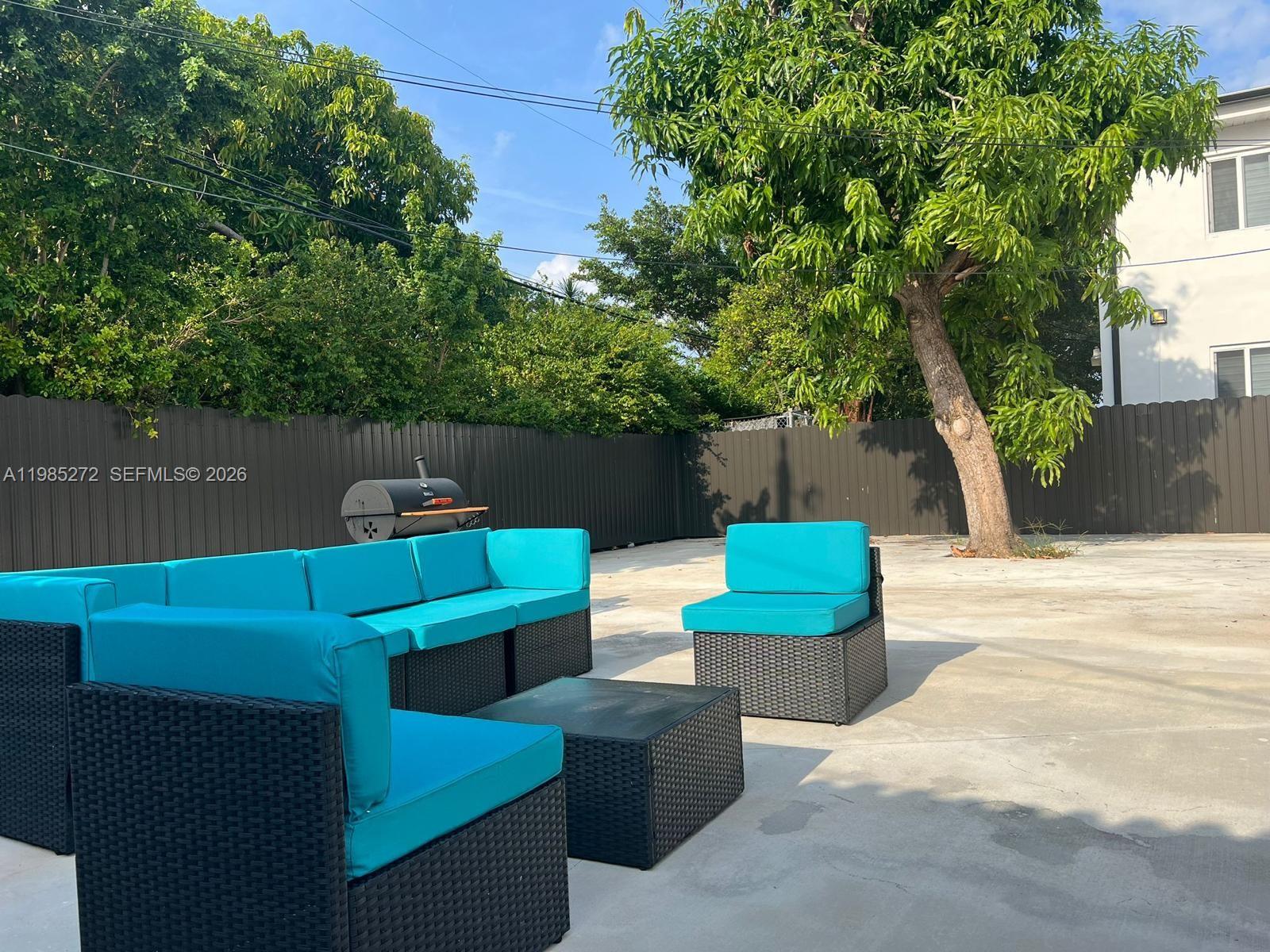 BISCAYNE BCH SUB - Residential Lease