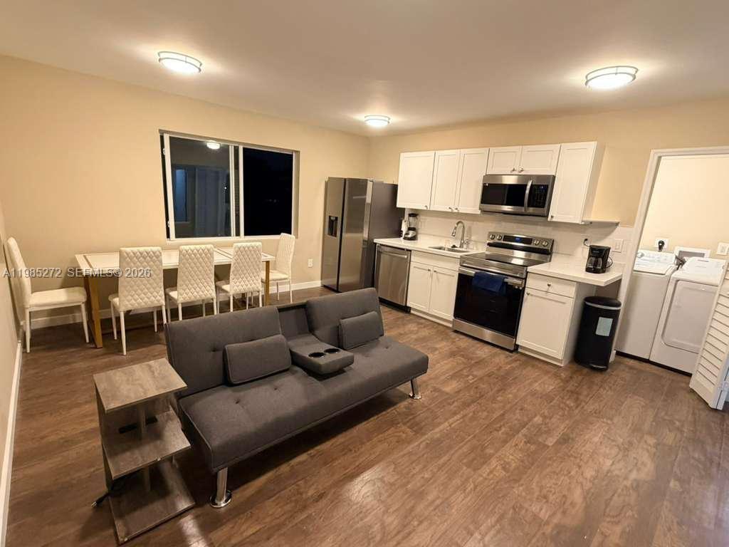 BISCAYNE BCH SUB - Residential Lease