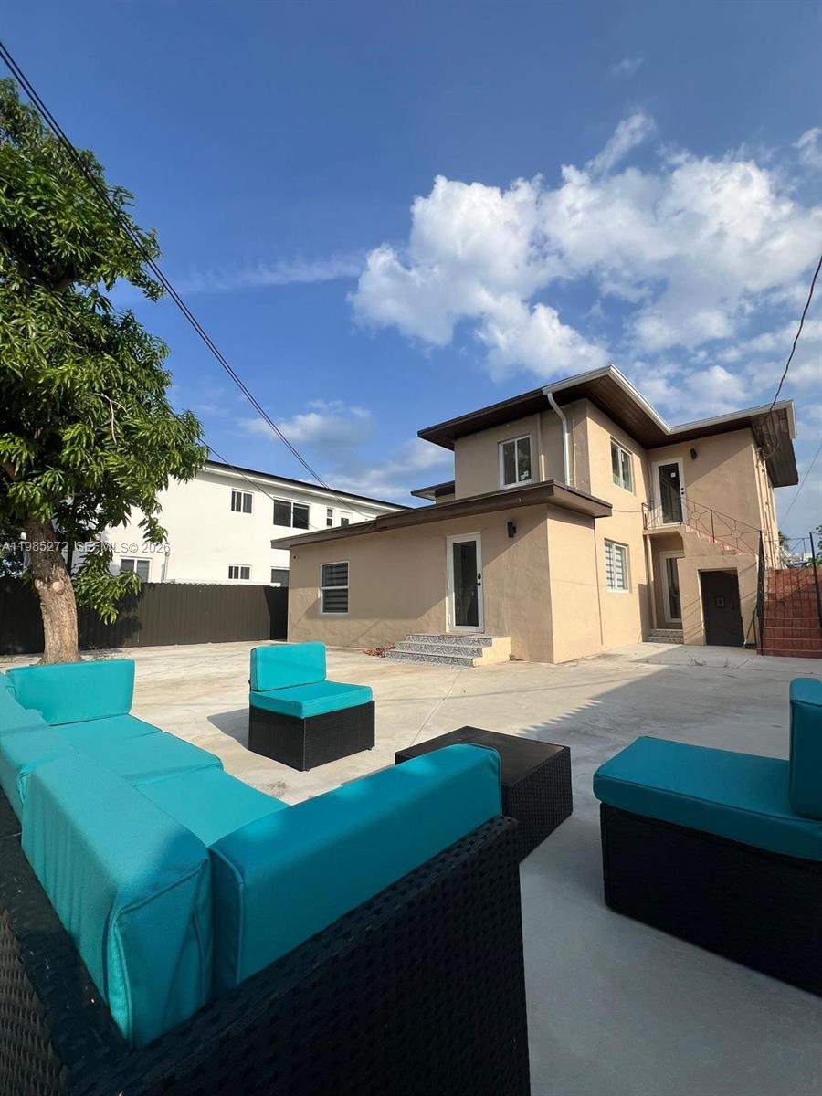 BISCAYNE BCH SUB - Residential Lease