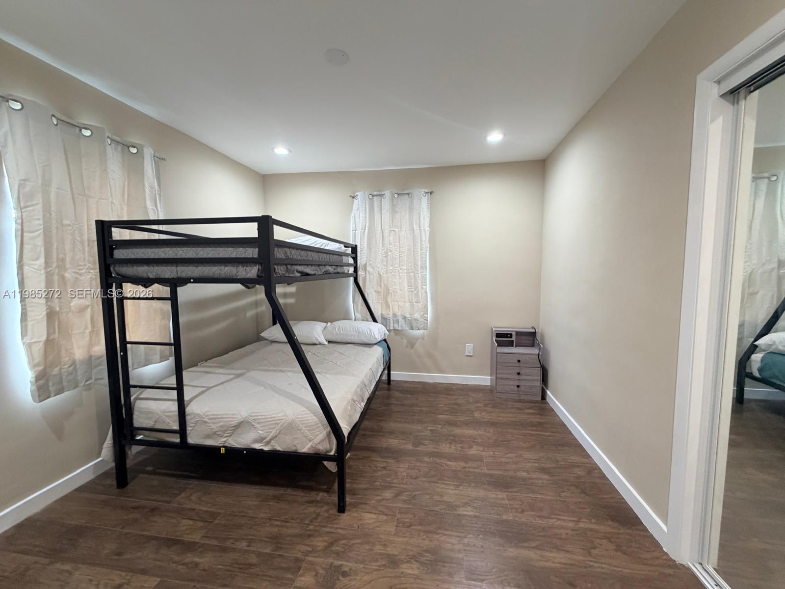 BISCAYNE BCH SUB - Residential Lease