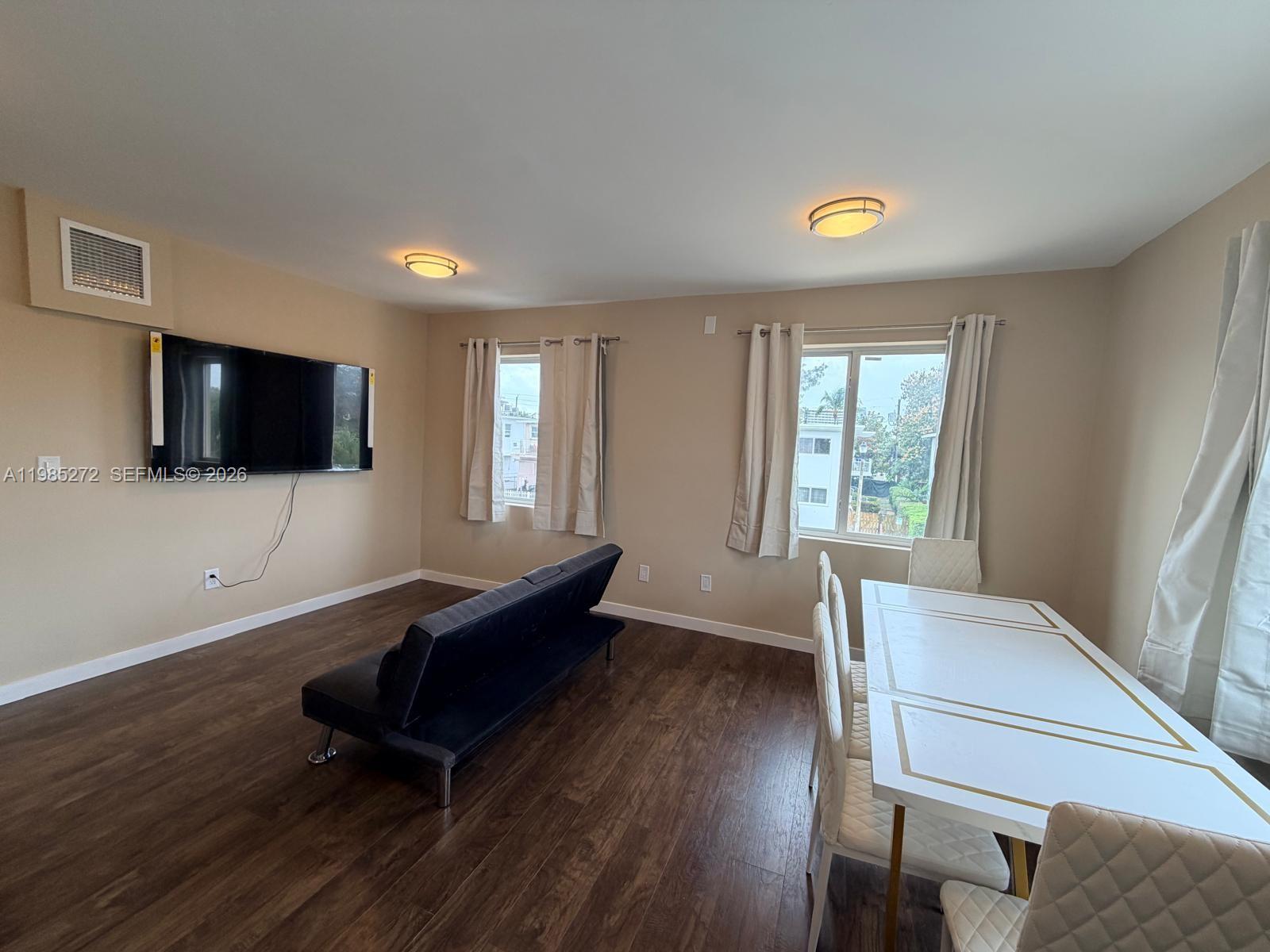 BISCAYNE BCH SUB - Residential Lease