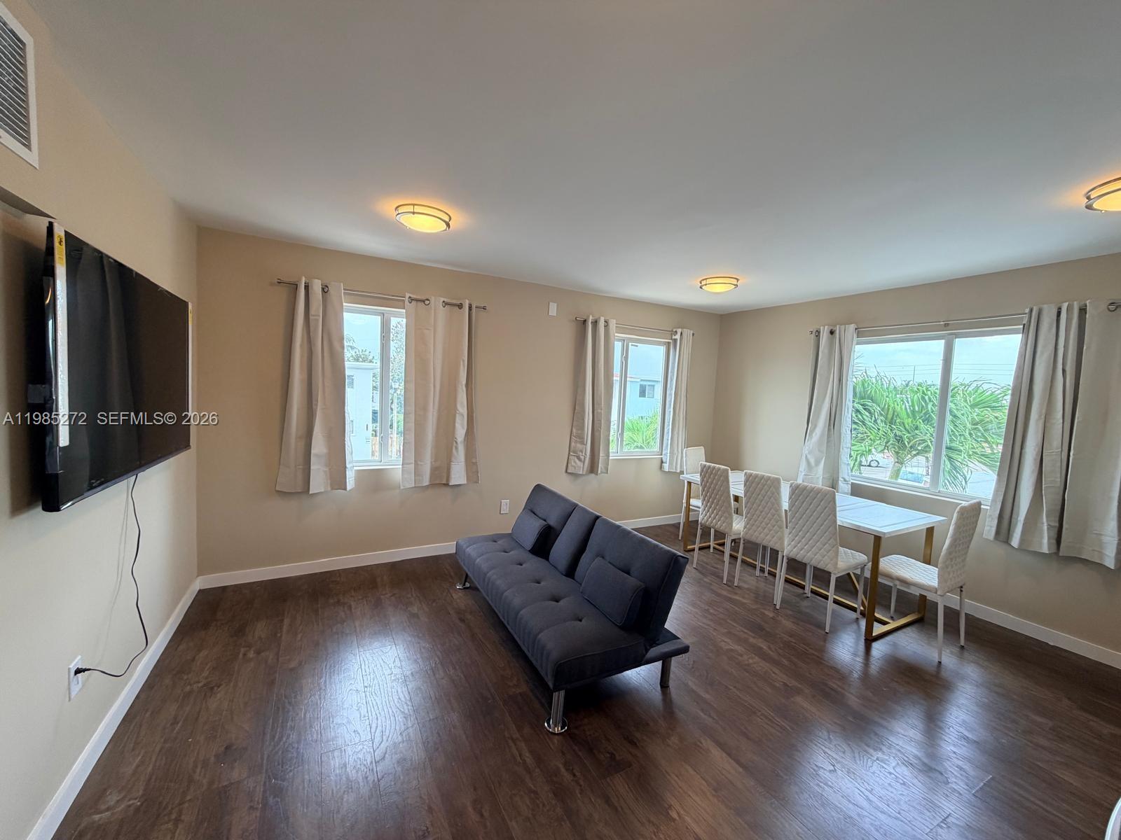 BISCAYNE BCH SUB - Residential Lease