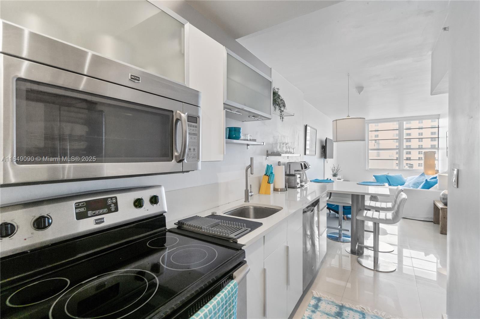 THE DECOPLAGE CONDO - Residential Lease