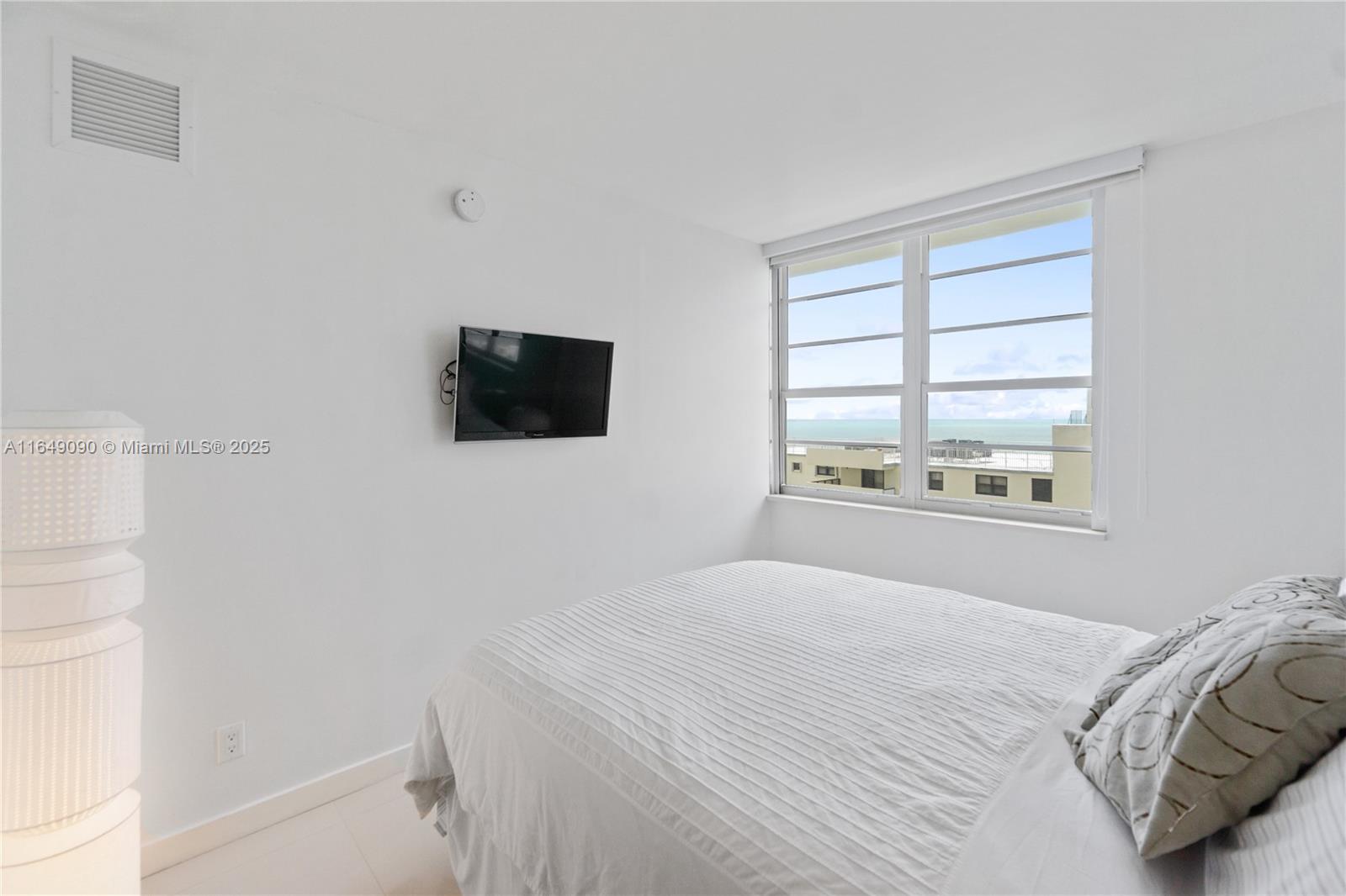 THE DECOPLAGE CONDO - Residential Lease