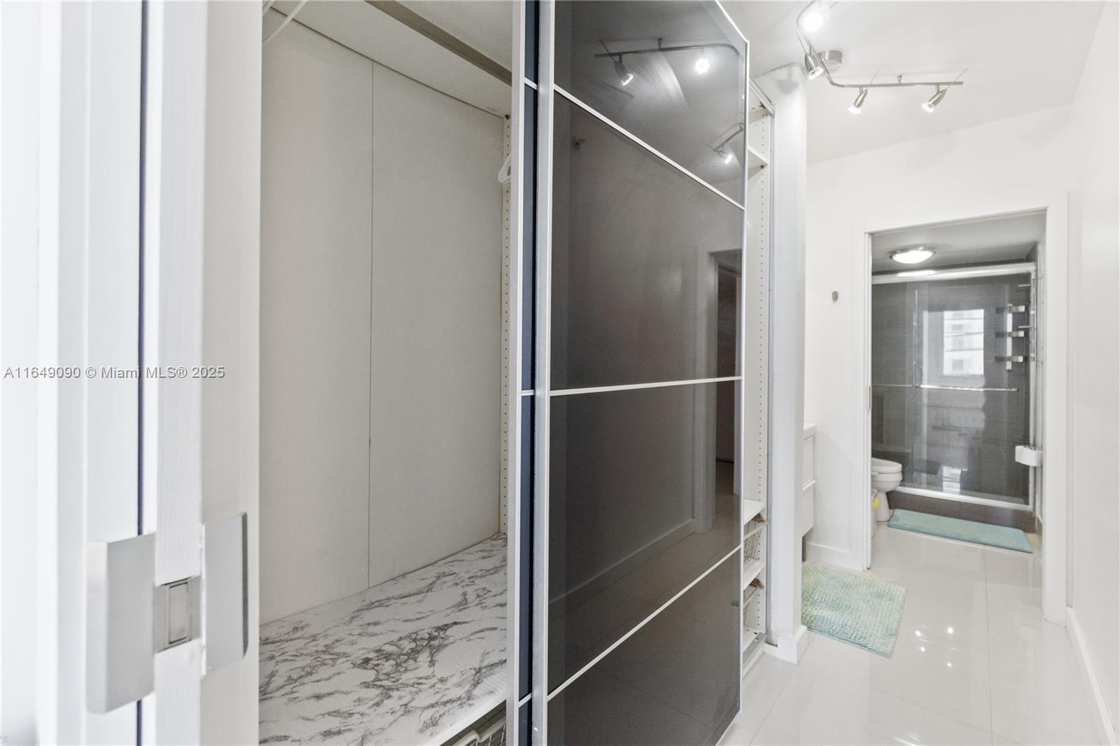 THE DECOPLAGE CONDO - Residential Lease