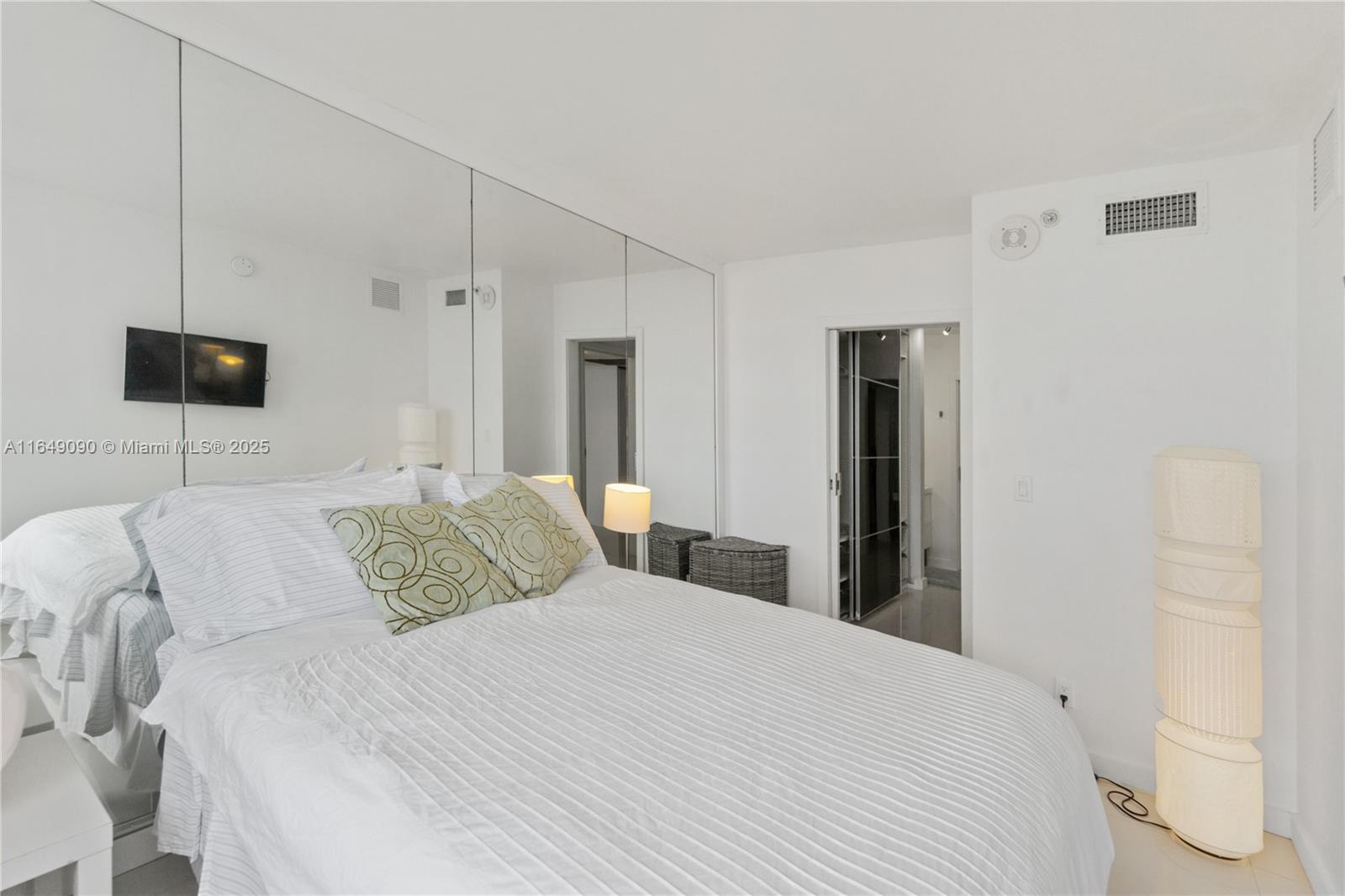 THE DECOPLAGE CONDO - Residential Lease