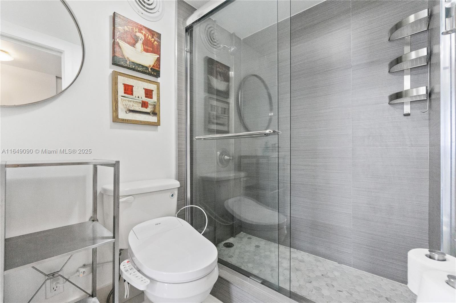 THE DECOPLAGE CONDO - Residential Lease