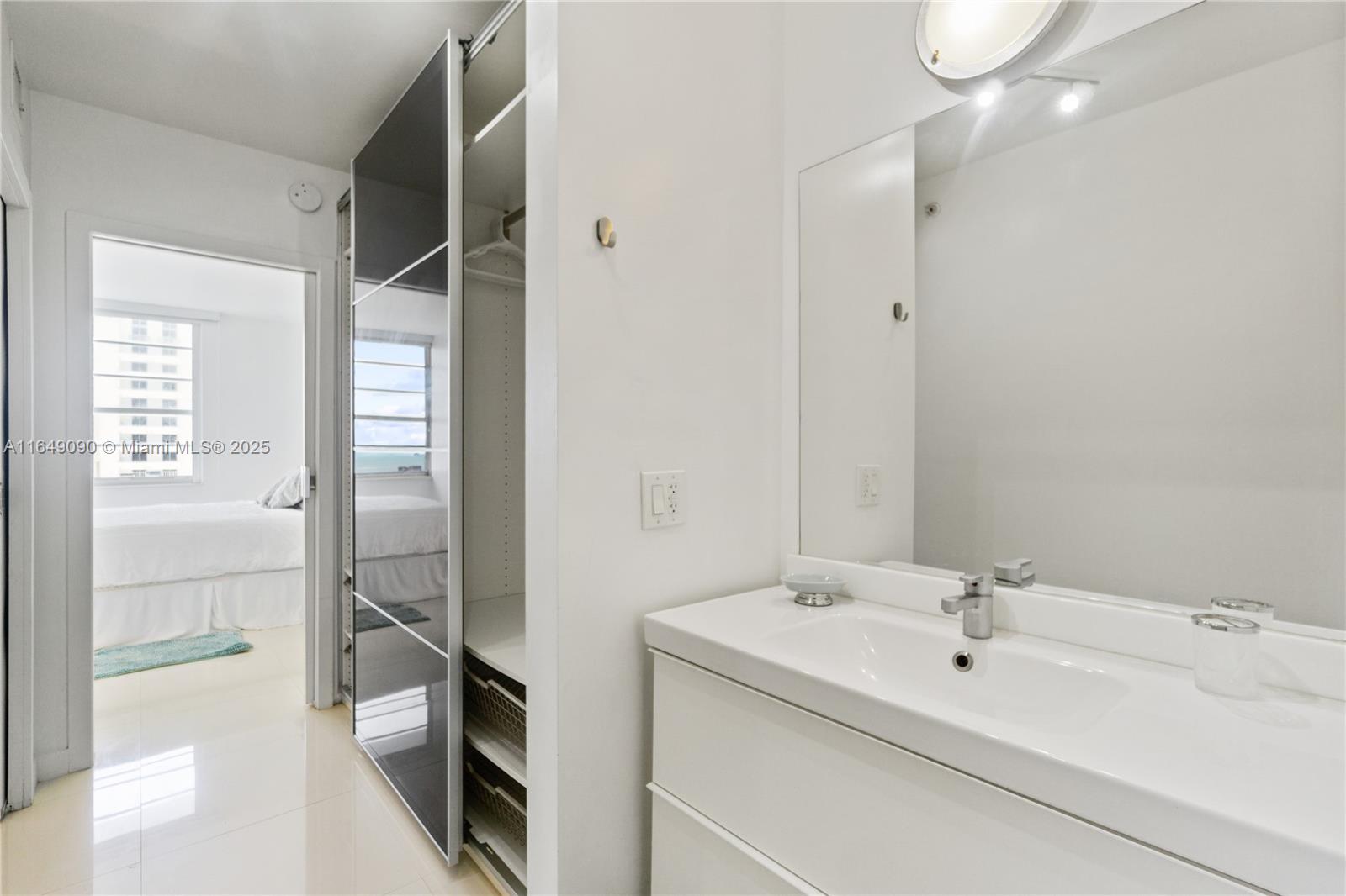 THE DECOPLAGE CONDO - Residential Lease