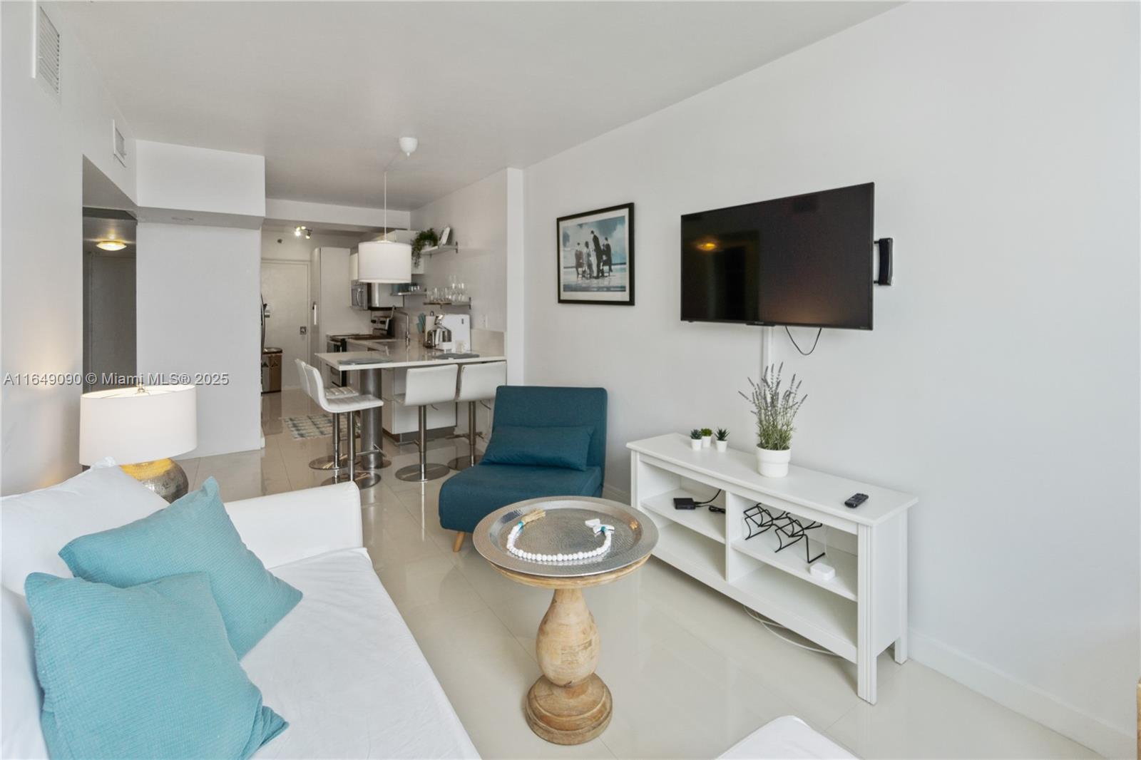 THE DECOPLAGE CONDO - Residential Lease