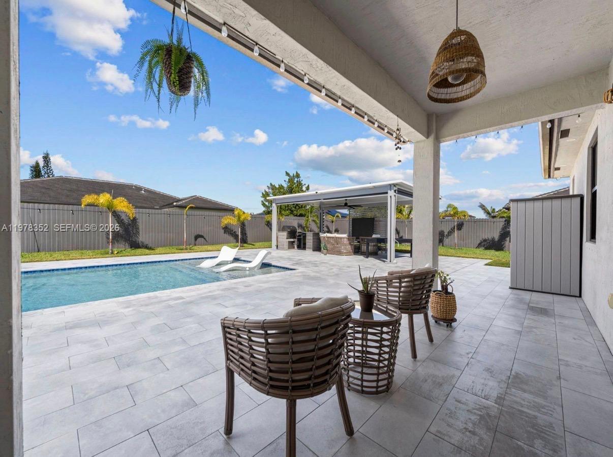 VALENCIA ACRES - Residential