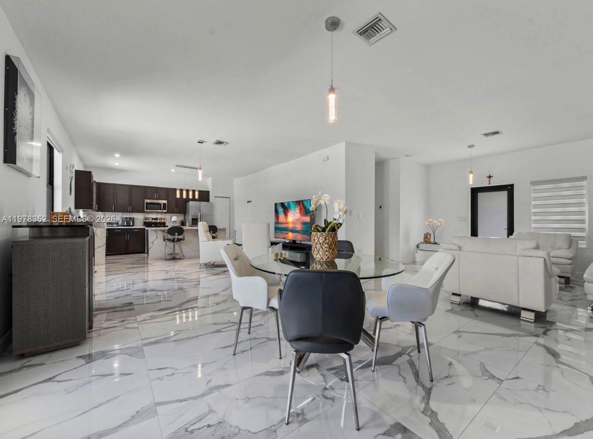 VALENCIA ACRES - Residential