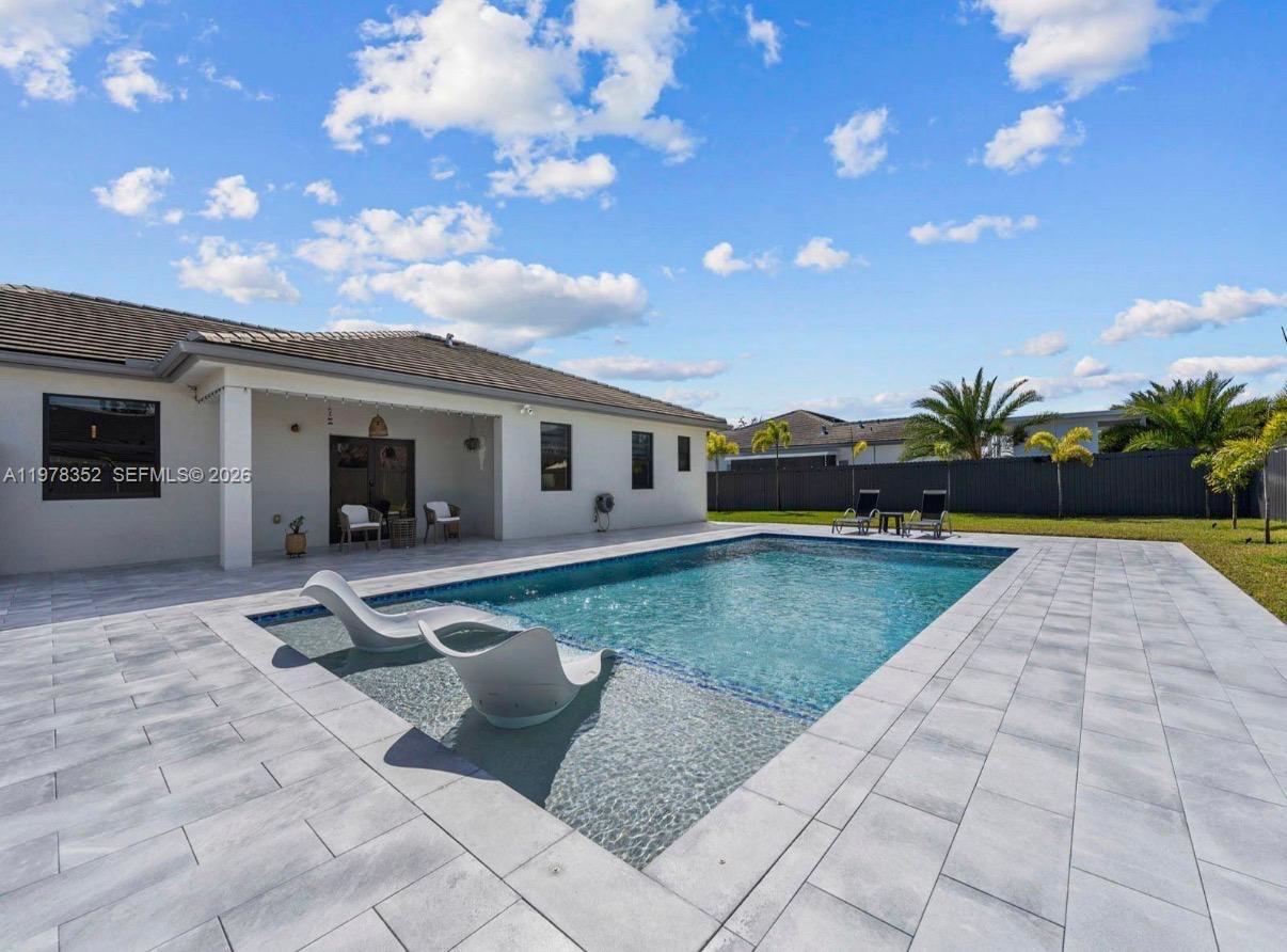 VALENCIA ACRES - Residential