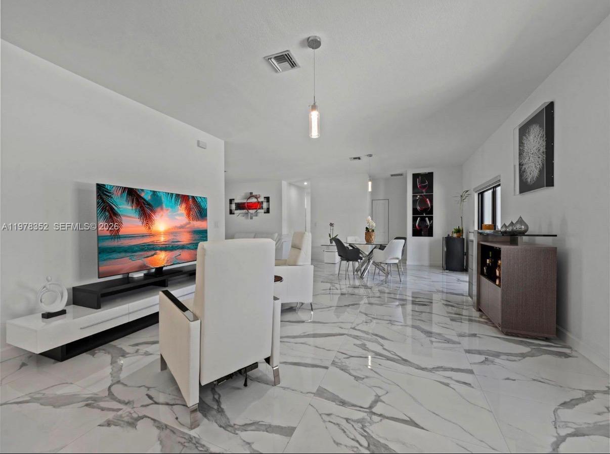 VALENCIA ACRES - Residential