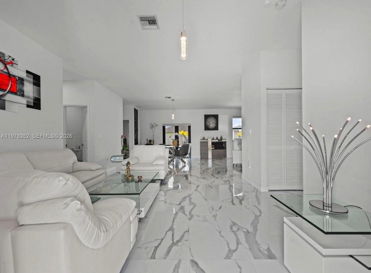 VALENCIA ACRES - Residential