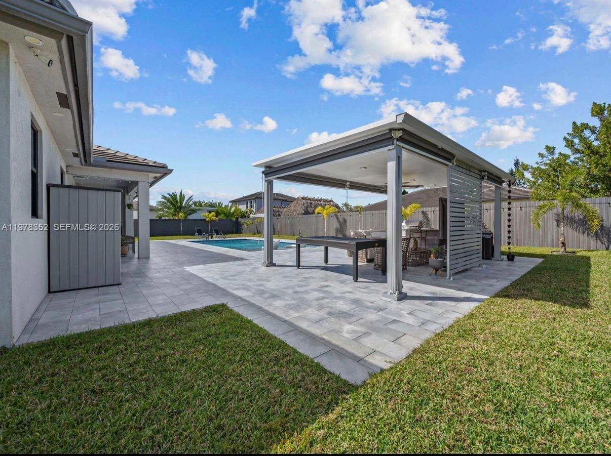 VALENCIA ACRES - Residential