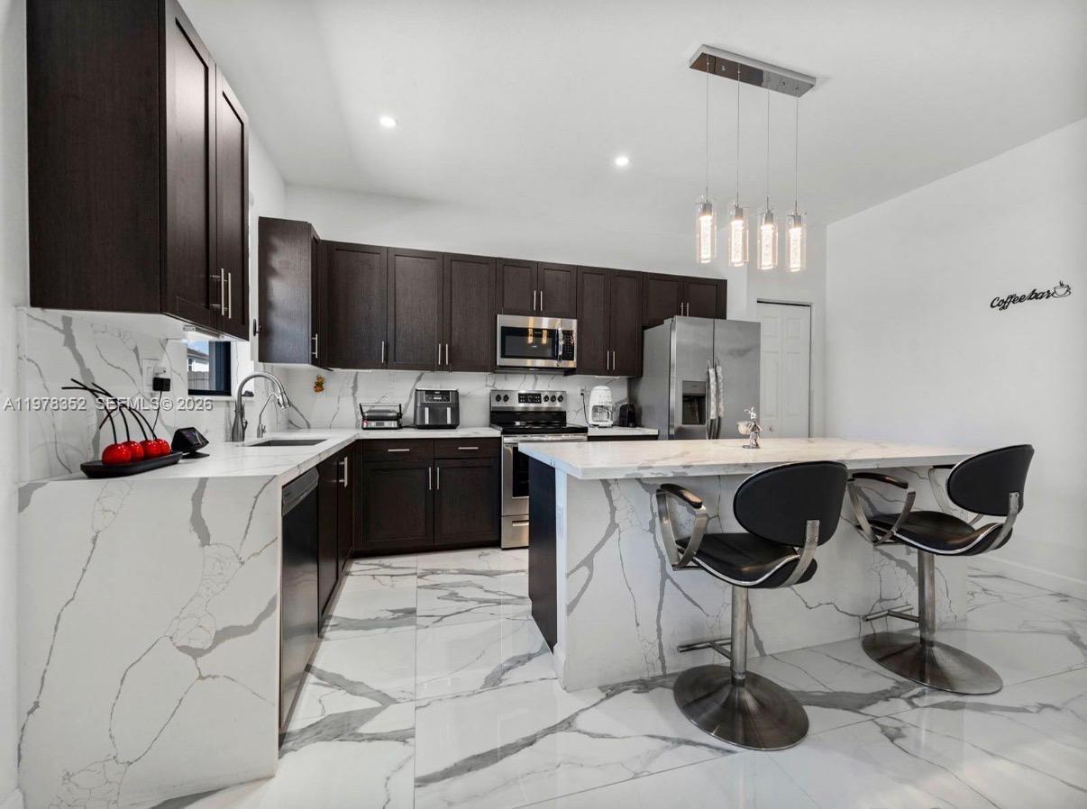 VALENCIA ACRES - Residential