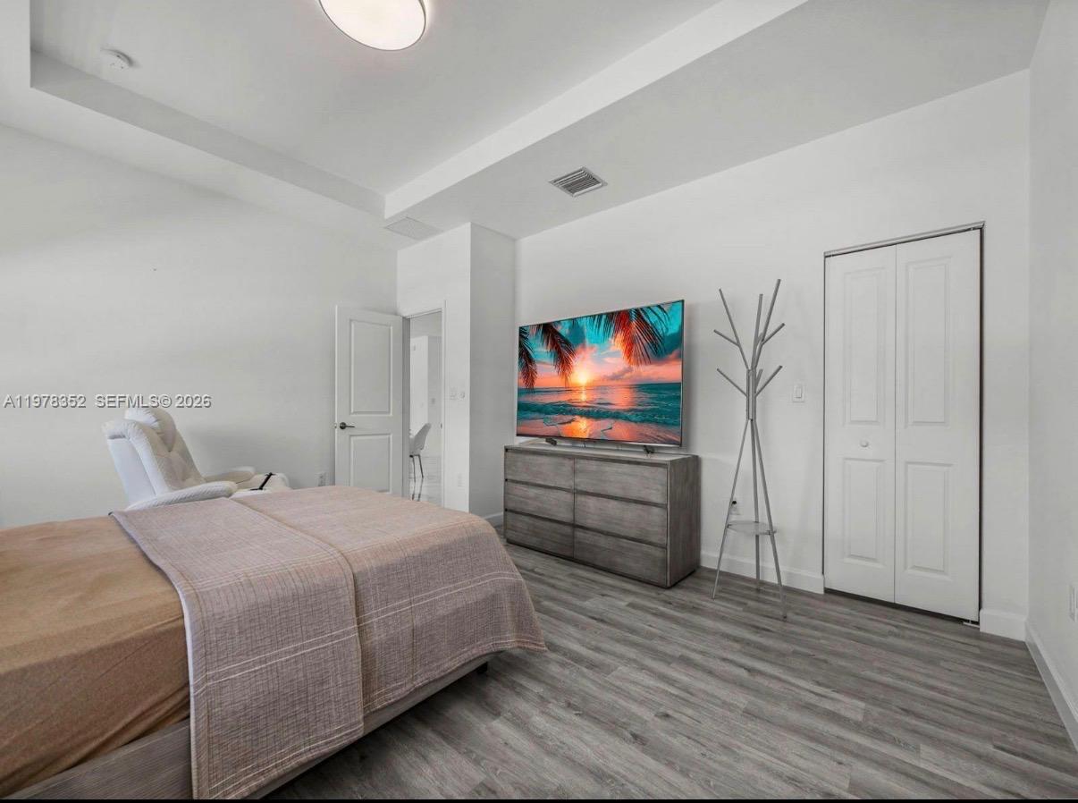 VALENCIA ACRES - Residential