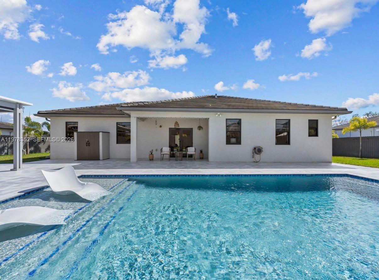 VALENCIA ACRES - Residential