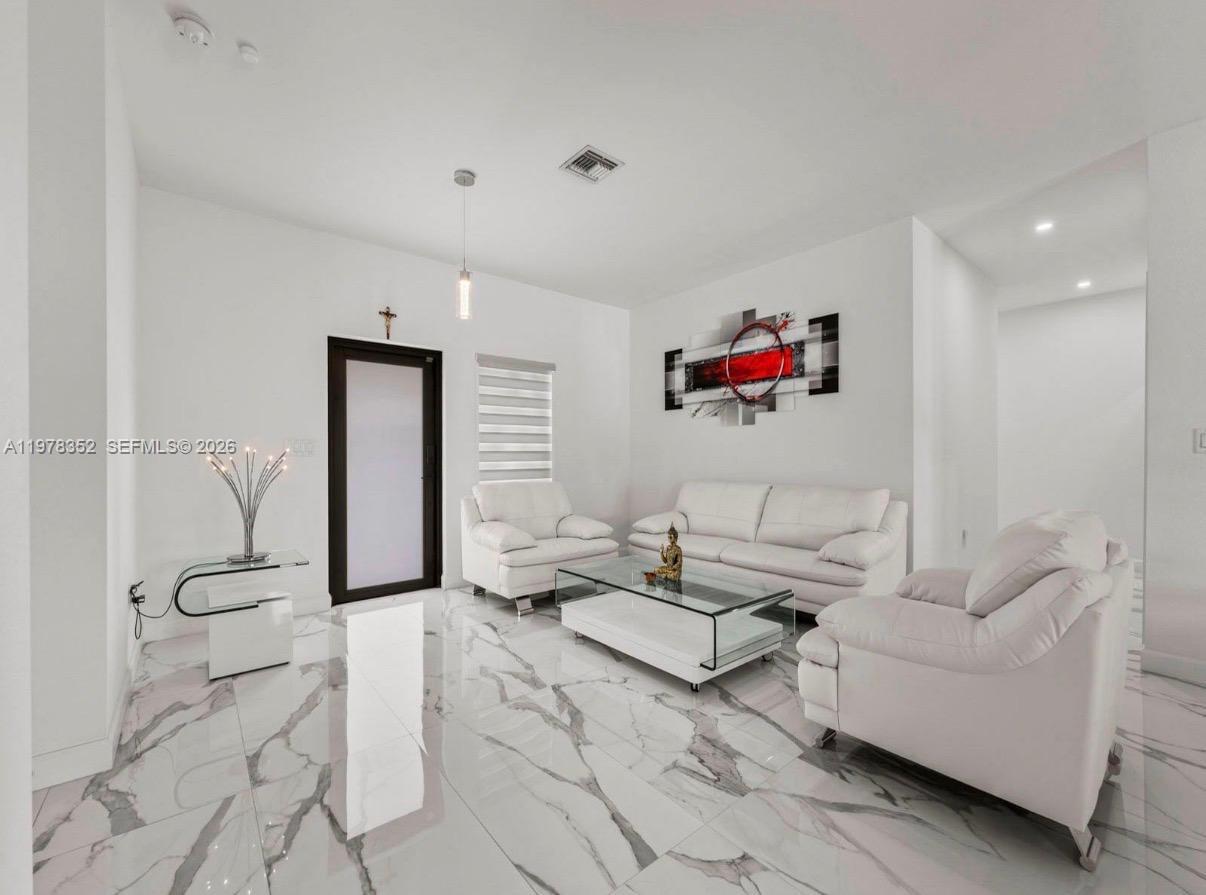 VALENCIA ACRES - Residential