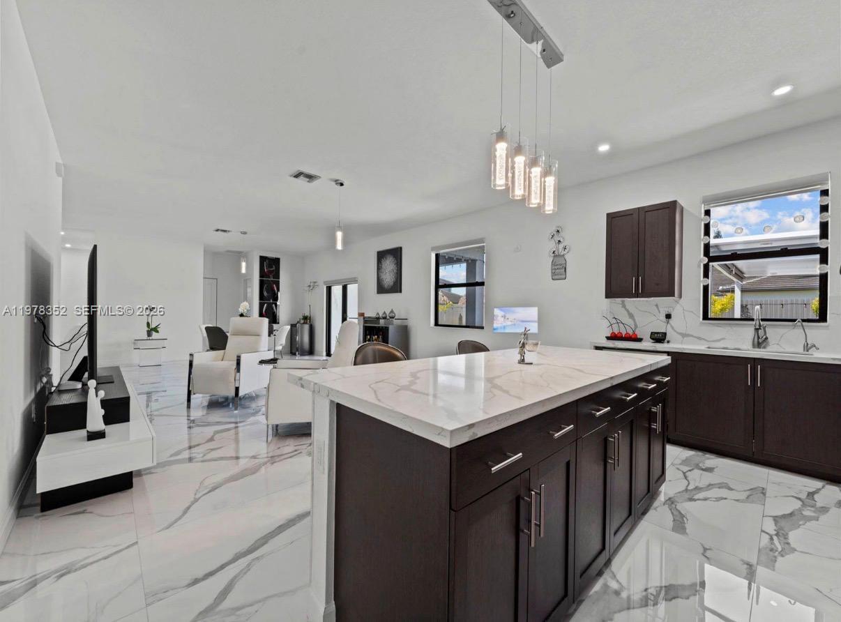 VALENCIA ACRES - Residential