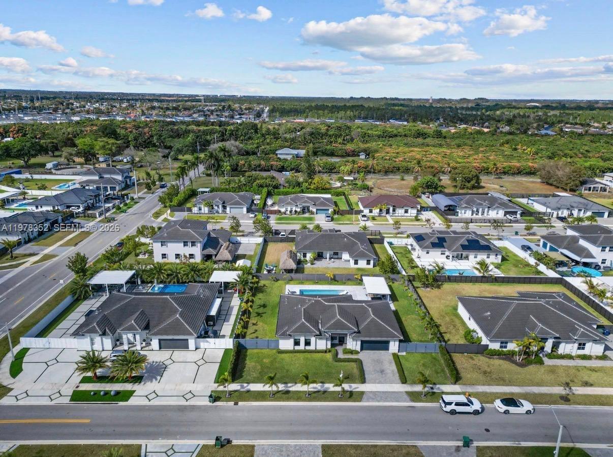 VALENCIA ACRES - Residential