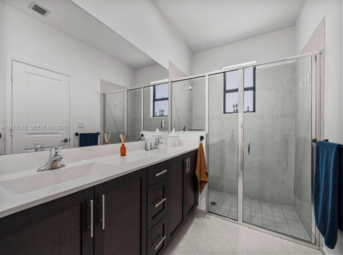 VALENCIA ACRES - Residential