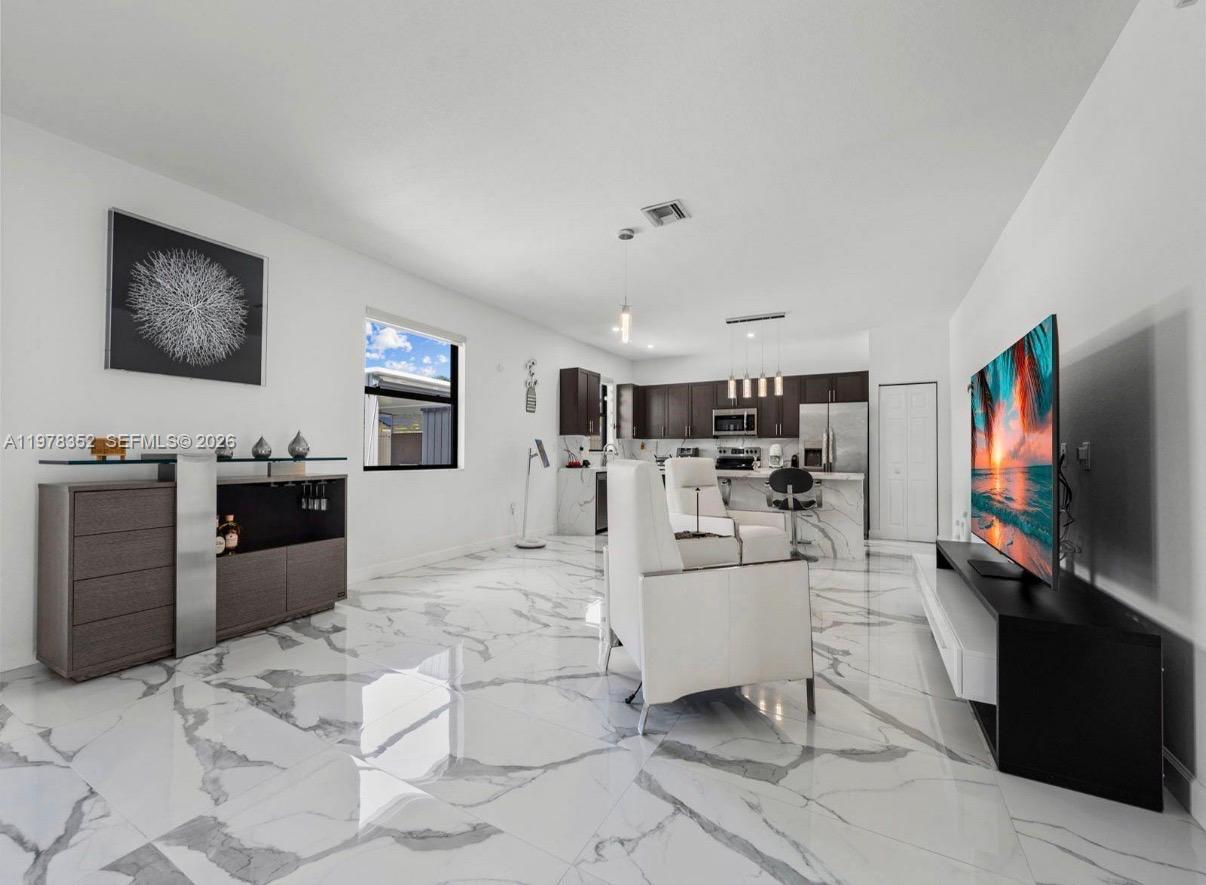 VALENCIA ACRES - Residential