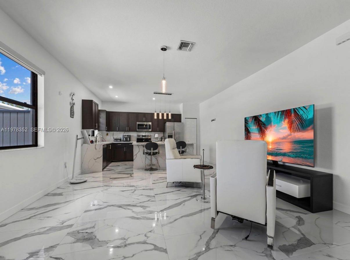 VALENCIA ACRES - Residential