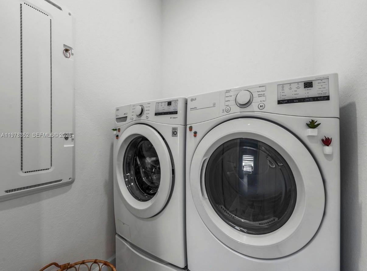 VALENCIA ACRES - Residential