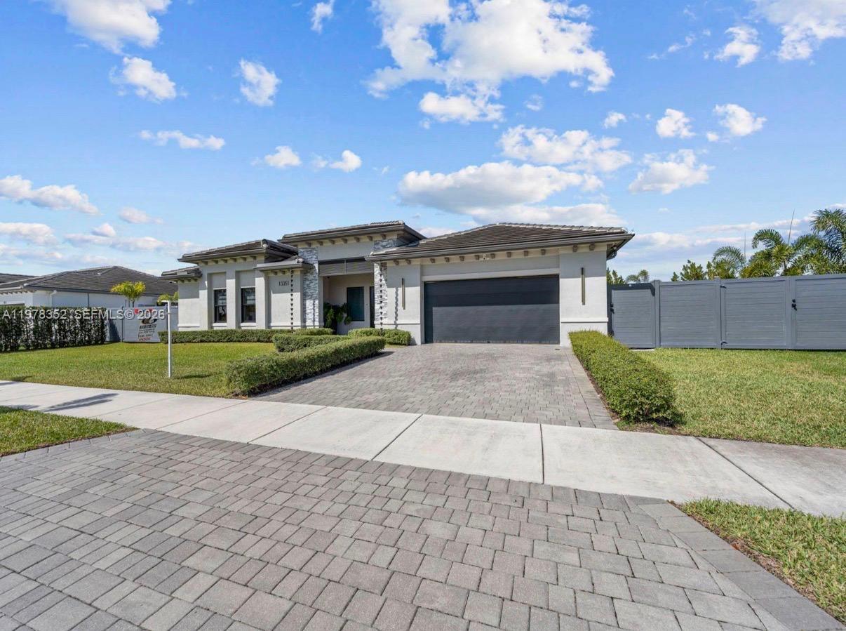 VALENCIA ACRES - Residential