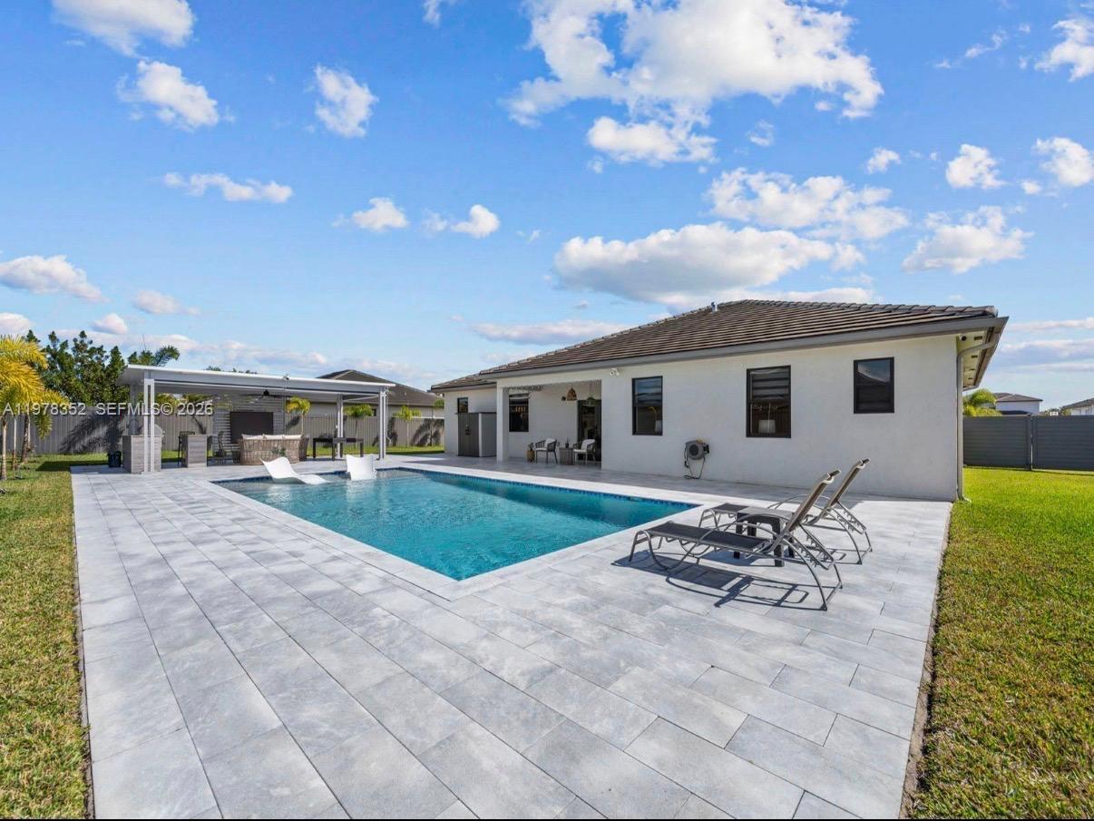 VALENCIA ACRES - Residential