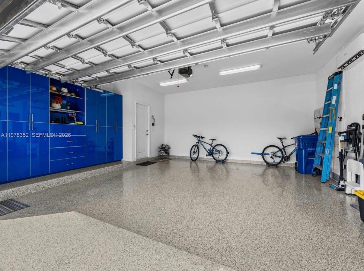 VALENCIA ACRES - Residential