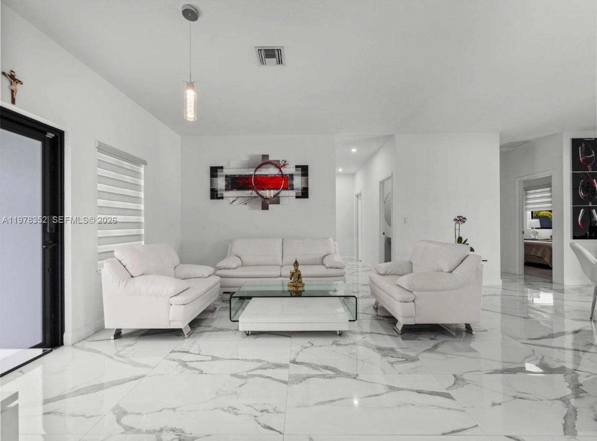 VALENCIA ACRES - Residential