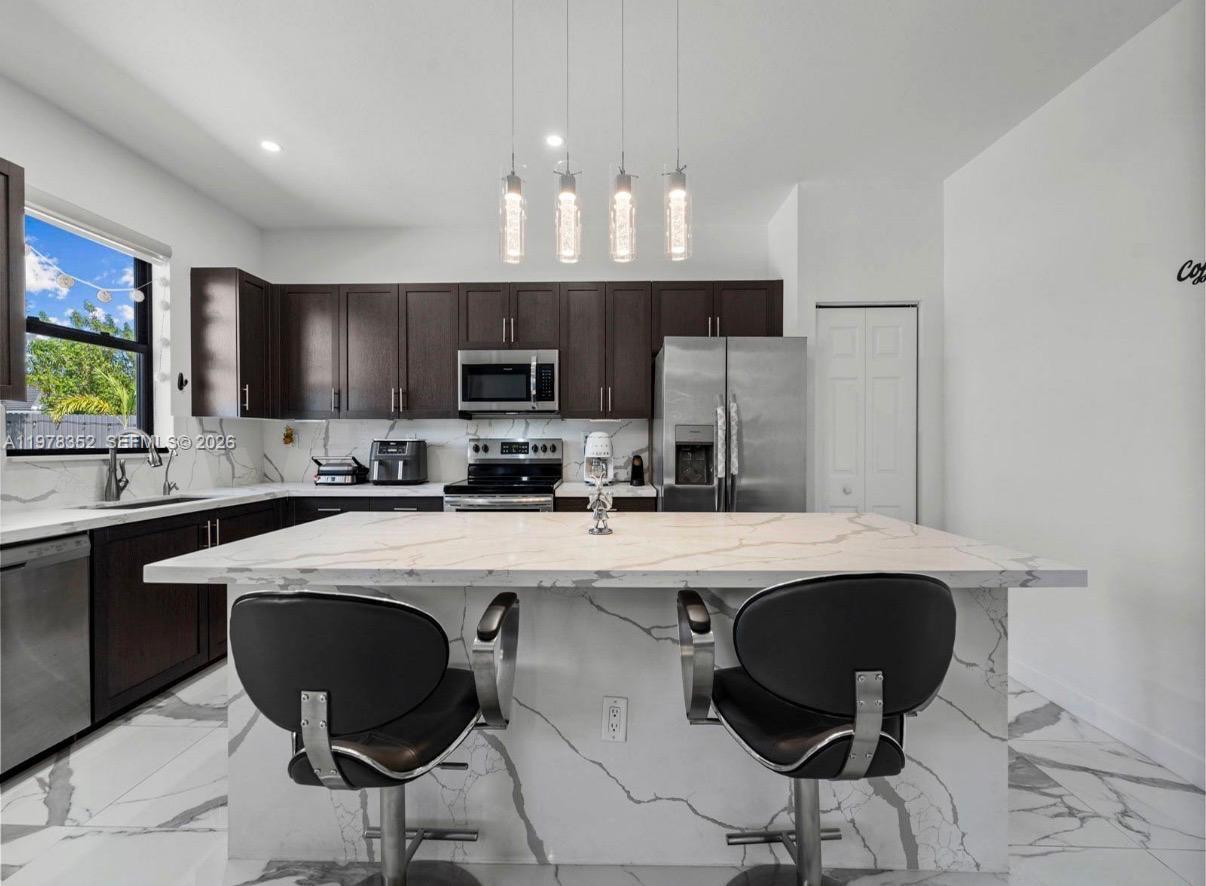 VALENCIA ACRES - Residential