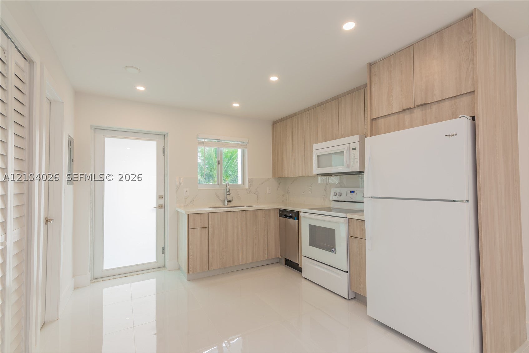 3755 NE 167th St 6