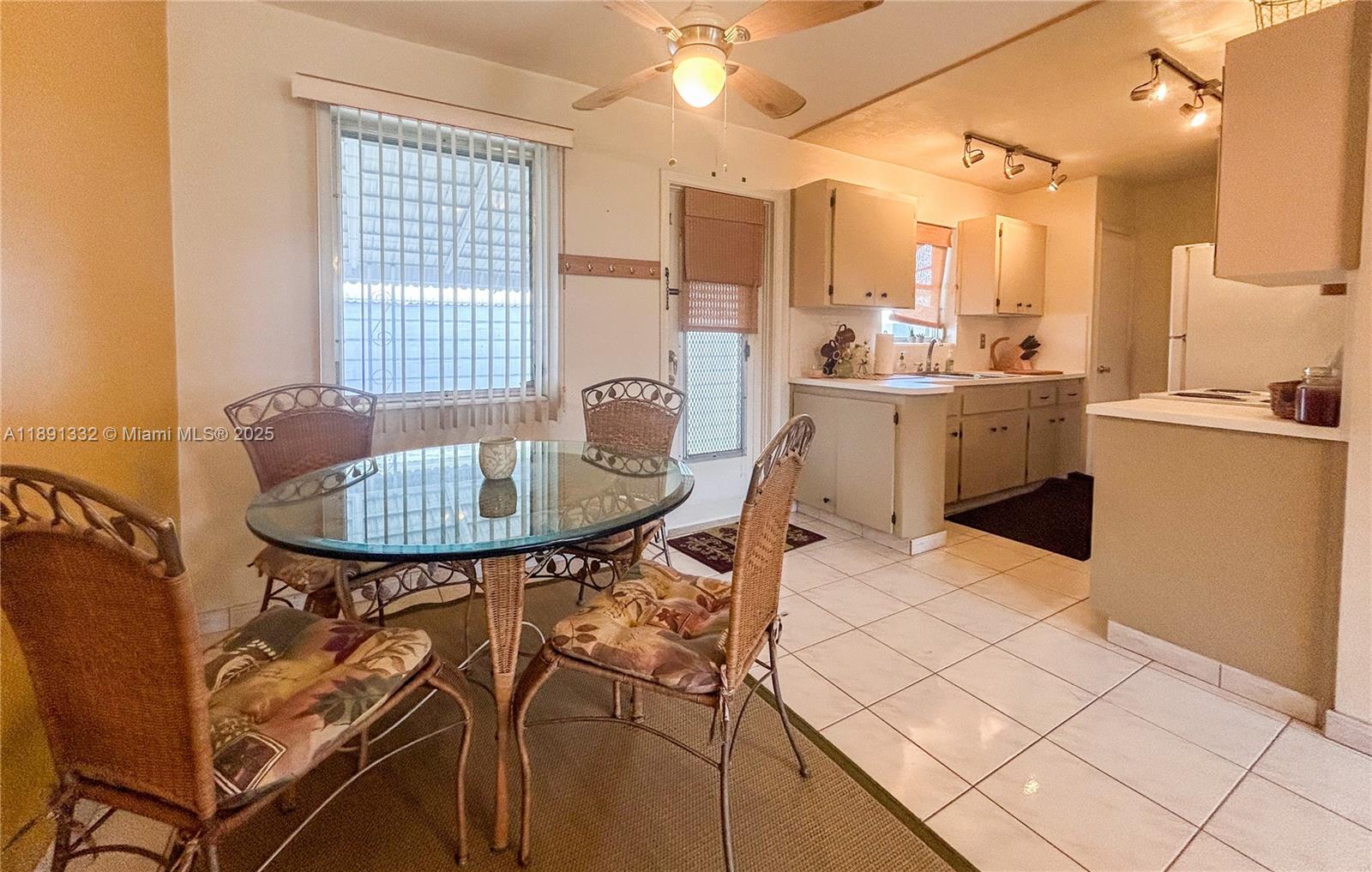 CORONET ACRES CONDO - Residential Lease
