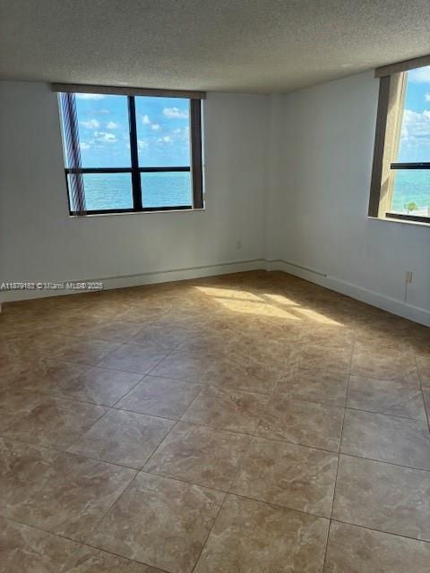 10185 Collins Ave 917