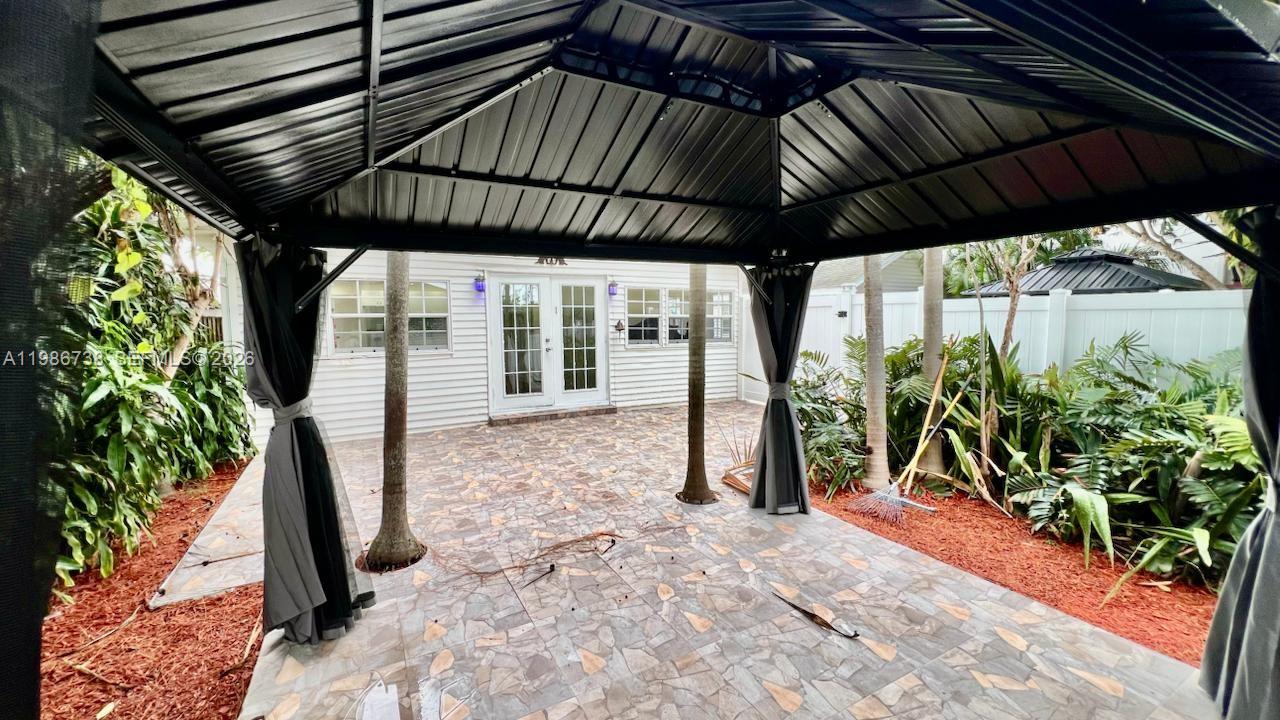 NORTH HOLLYWOOD - Residential Lease