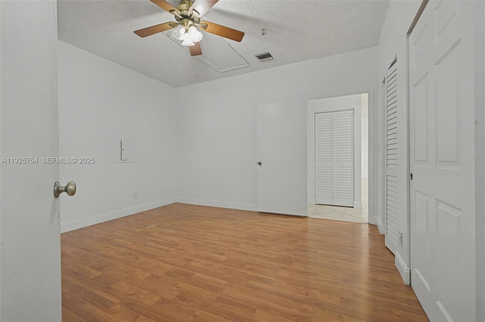 PARKLAND LAKES - Residential