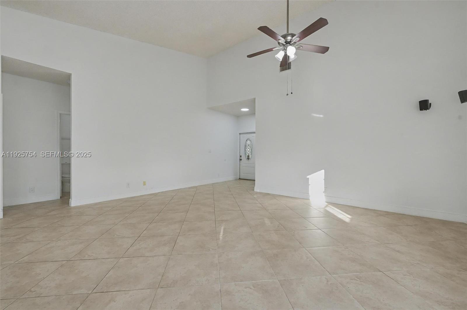 PARKLAND LAKES - Residential