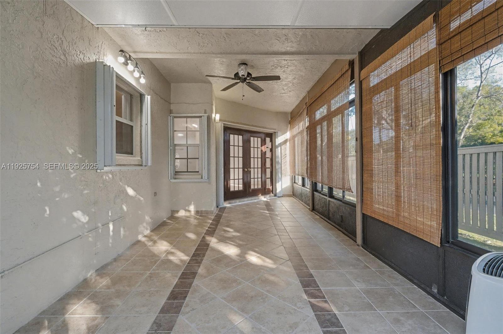 PARKLAND LAKES - Residential