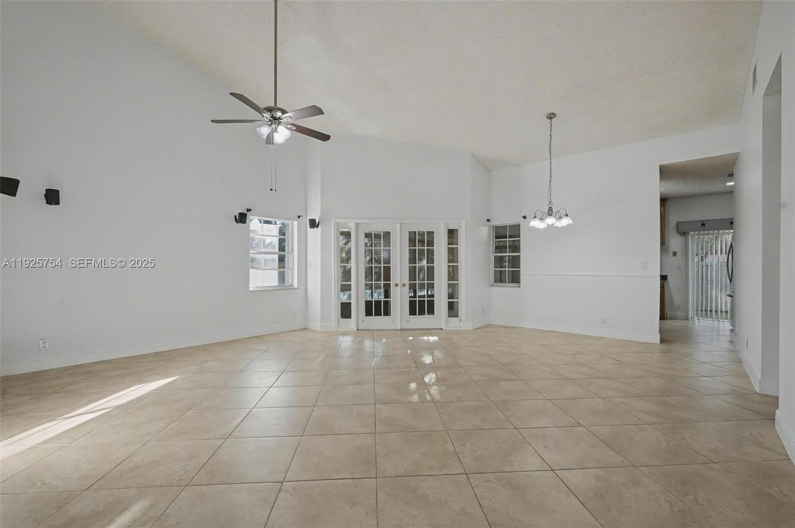 PARKLAND LAKES - Residential