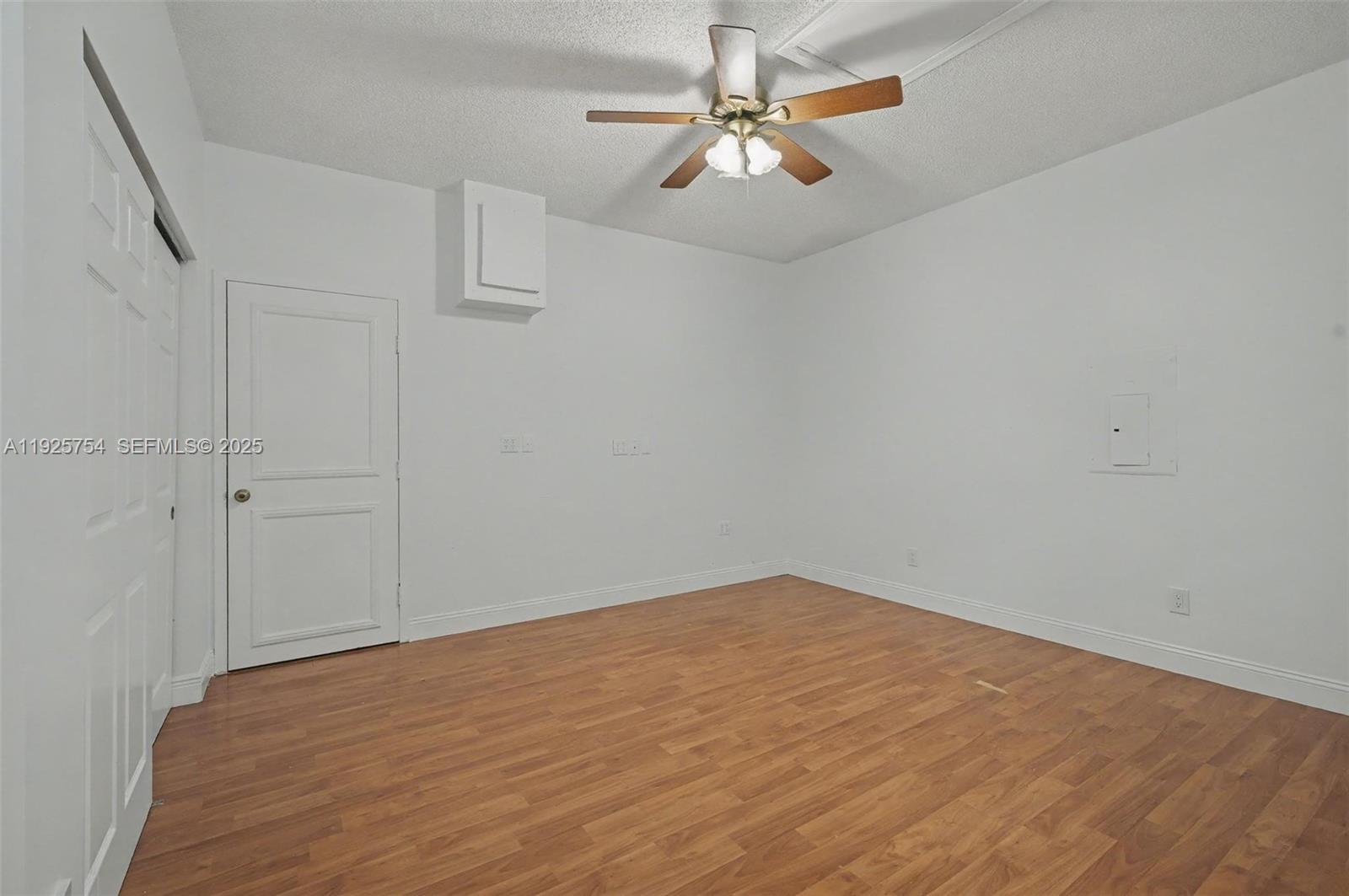 PARKLAND LAKES - Residential