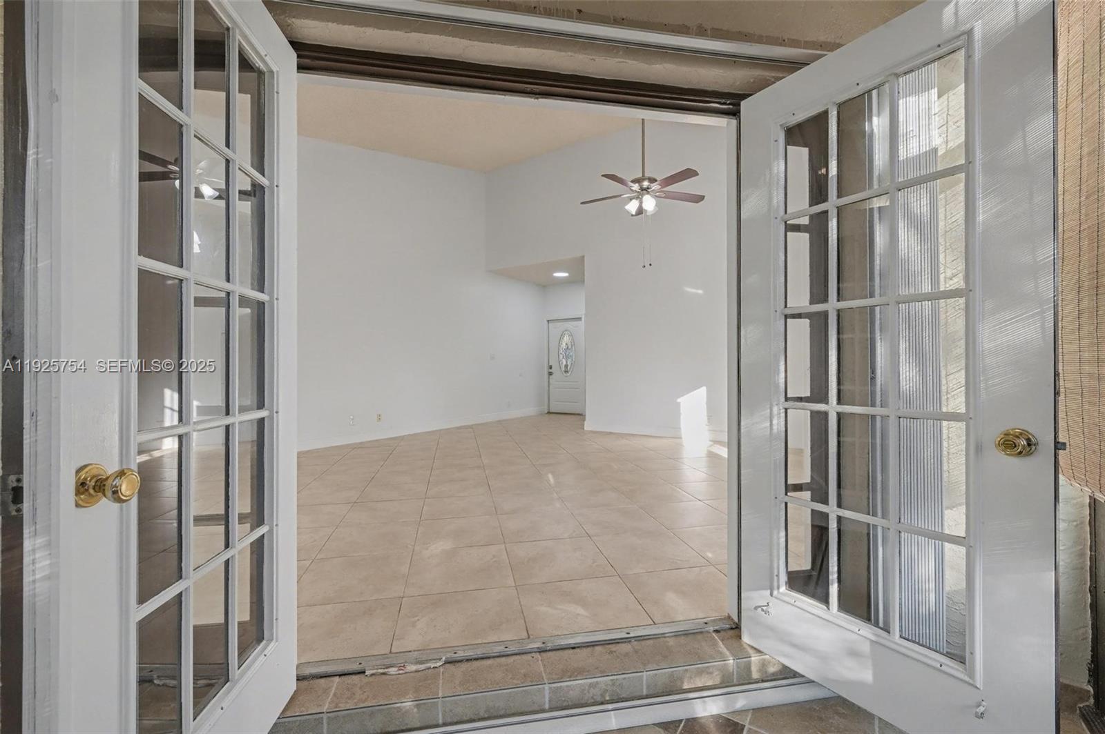 PARKLAND LAKES - Residential